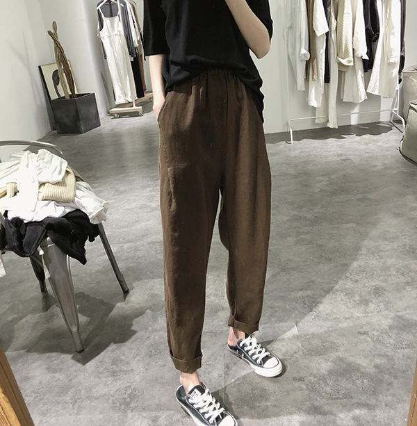 カーキ